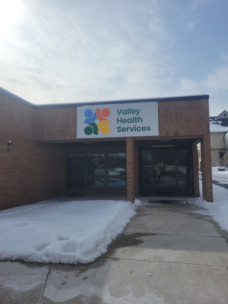 Exterior of the Valley Health Services Child and Adolescent Office during the winter.